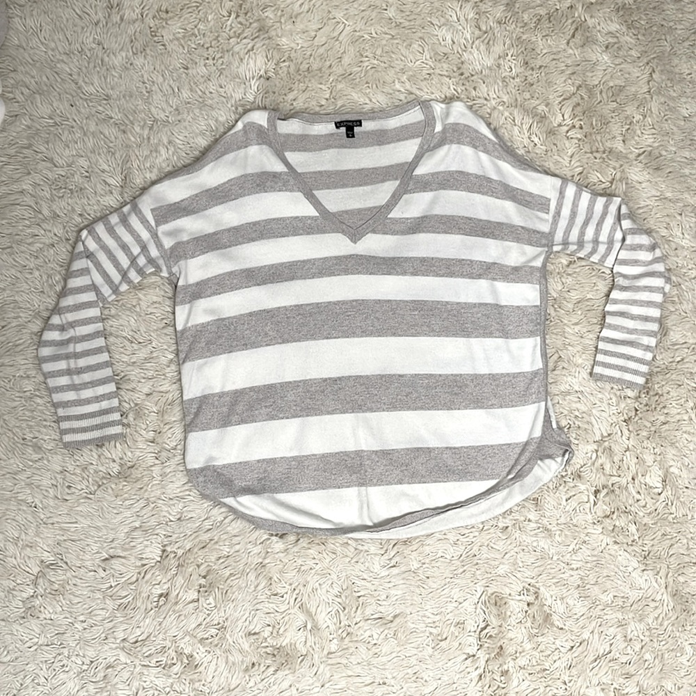 Relaxed V-neck Sweater